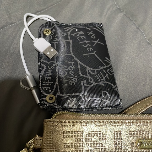 NWT Betsey Johnson Phone Charging Purse - Picture 7 of 13